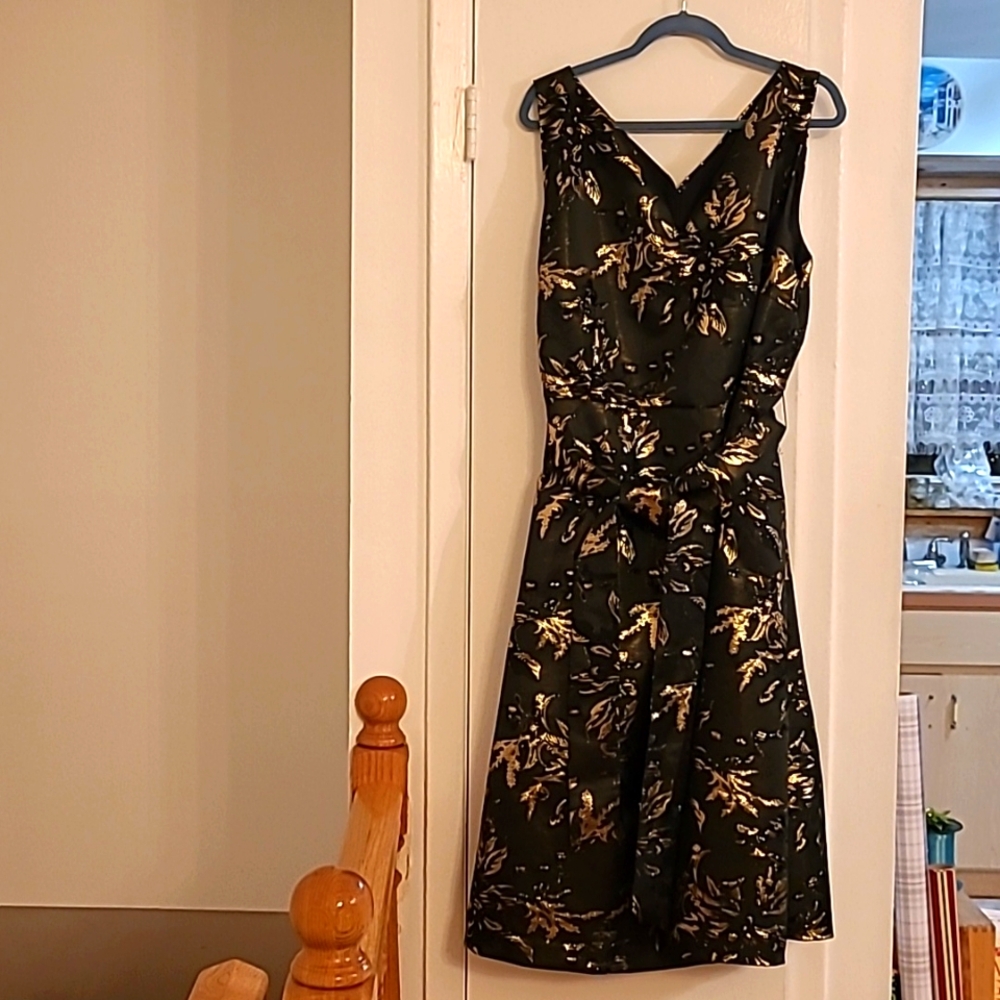 Talbots Plus Black/Gold Brocade Sleveless Lined Midi Dress with pockets and belt